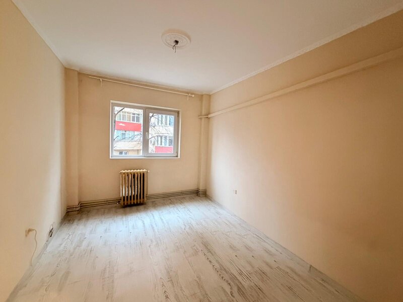 Aparatorii Patriei- 5 minute metrou Apartament 4 camere